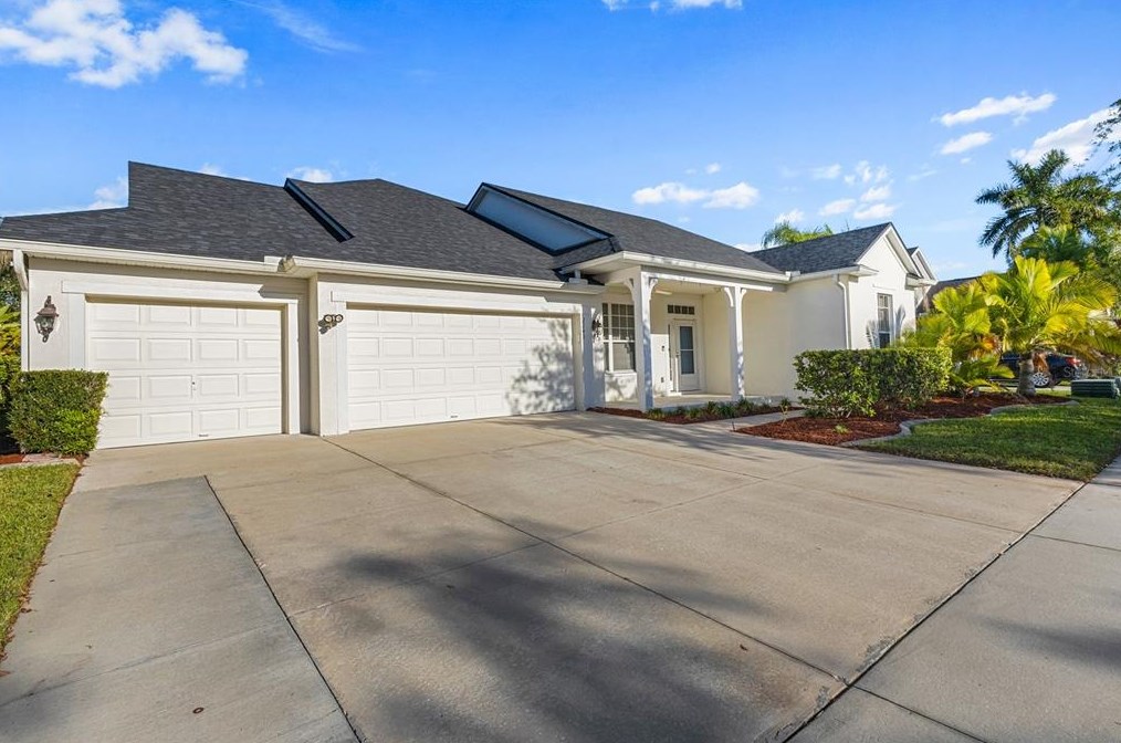 2243 Three Rivers Dr, Orlando, FL 32828-6418