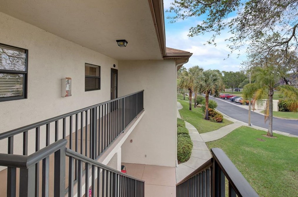 1642 Seascape Cir, Tarpon Springs, FL 34689-2954
