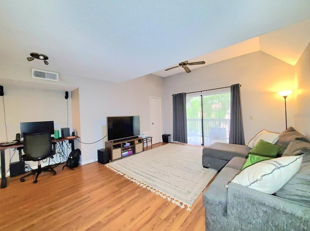 390 Woodside Dr #303, Altamonte Springs, FL 32701