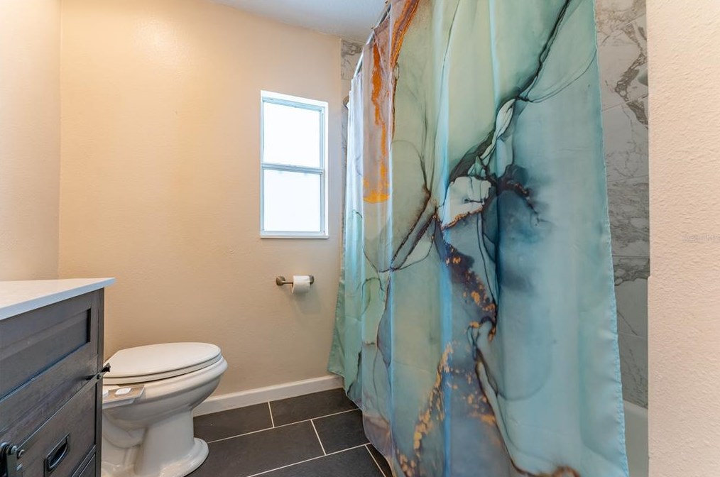 2110 Carlton Dr, Orlando FL  32806-3107 exterior