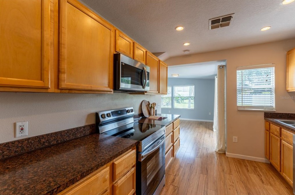 2110 Carlton Dr, Orlando FL  32806-3107 exterior