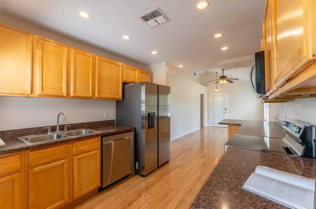 2110 Carlton Dr, Orlando FL  32806-3107 exterior