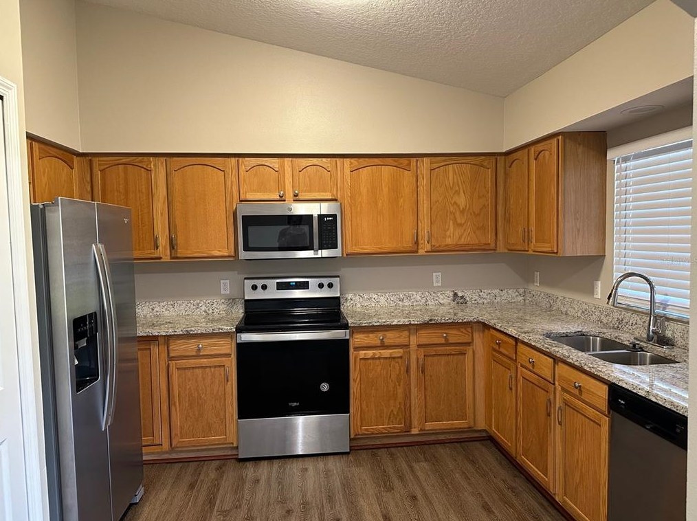 4870 Marsh Harbor Dr, Tavares, FL 32778-4762