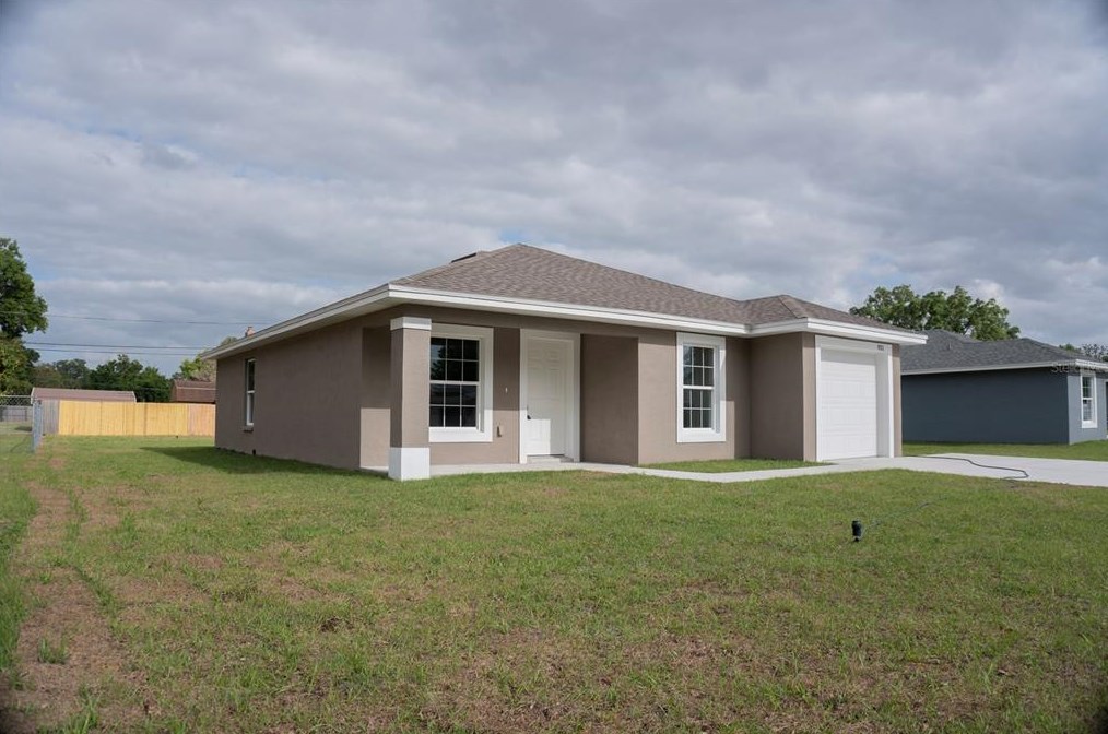 931 Strathmore Pl, Lake Wales, FL 33853-5017