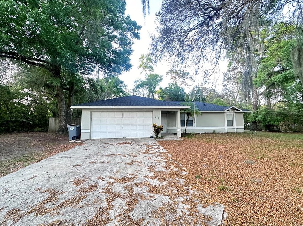 1209 7th St, Orange City, FL 32763