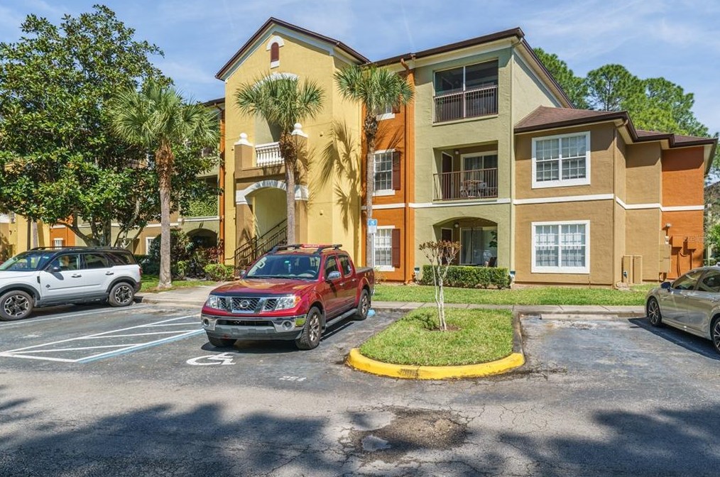 814 Crest Pines Dr, Orlando FL 32828-7173 exterior