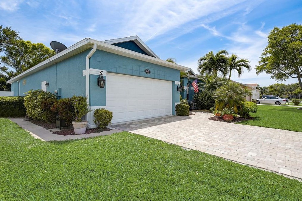 5119 44th St, Bradenton FL  34210-2972 exterior