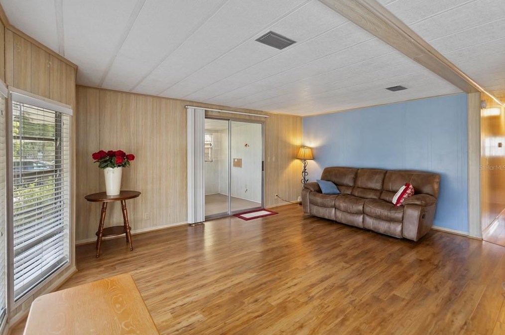 2022 Wax Myrtle Dr, Zellwood, FL 32798-9751