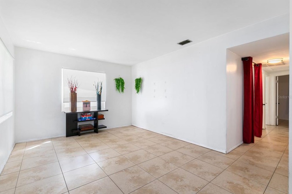 3914 Castell Dr, Orlando, FL 32810-1902