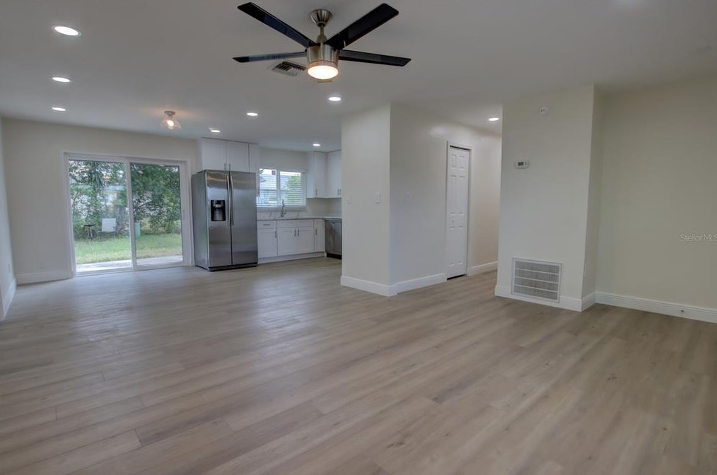 216 Meadow Hills Dr, Sanford, FL 32773-5548