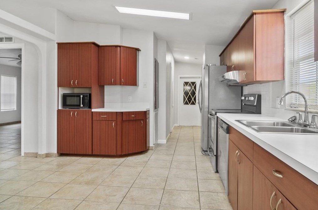 1136 Dara Cay Dr, Kissimmee FL 34741-6714 exterior