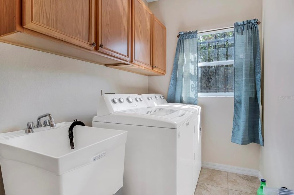 6 Flatfish Dr, Kissimmee FL  34759-4850 exterior