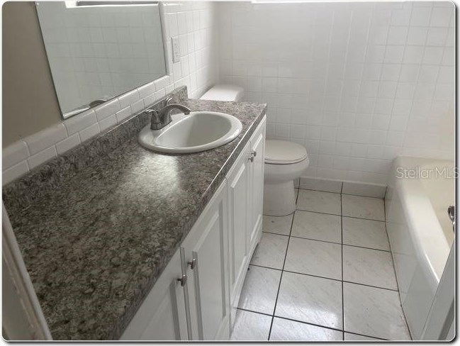 5847 Bolling Dr, Orlando FL 32808-6010 exterior