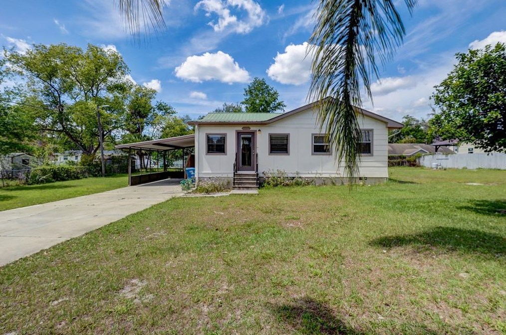 656 Rhodes Dr, Deland, FL 32720-6568