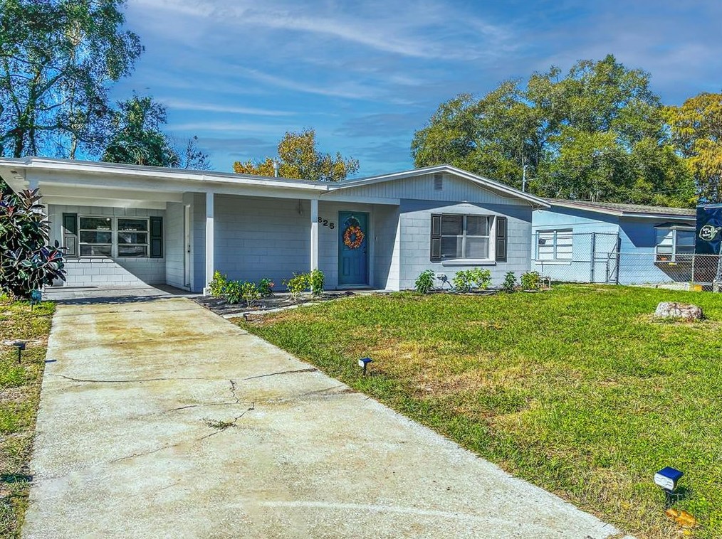 825 Pearl Dr, Mount Dora, FL 32757