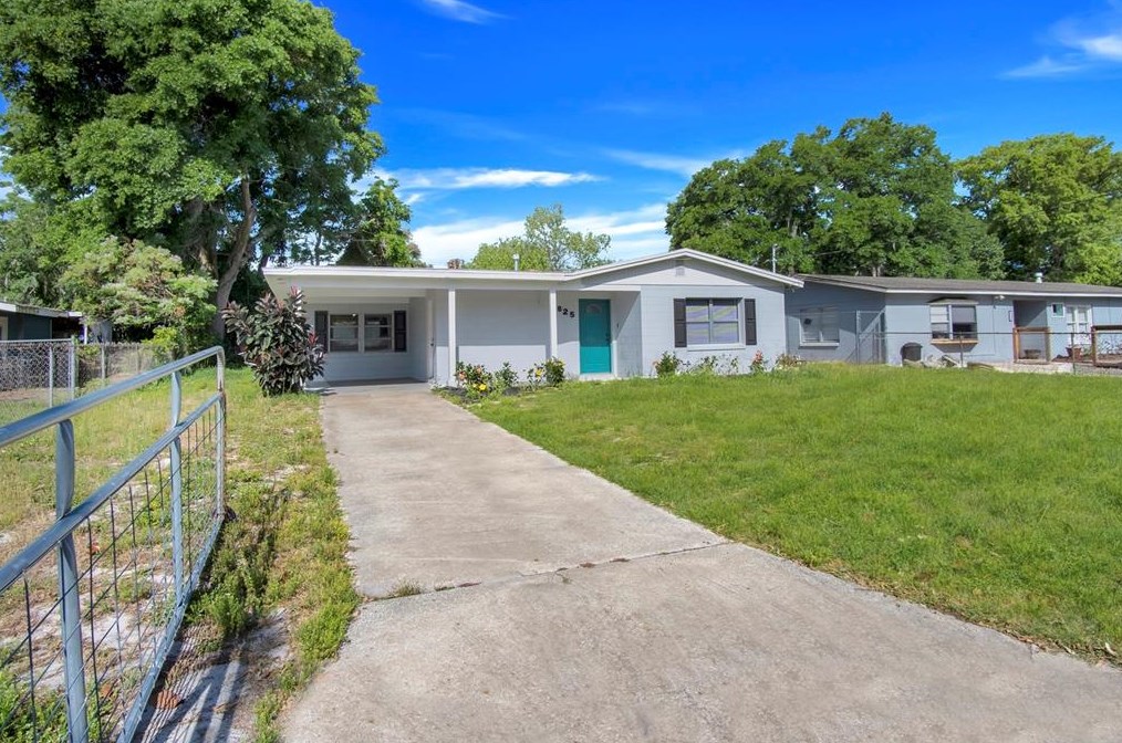 825 Pearl Dr, Mount Dora FL  32757-4611 exterior