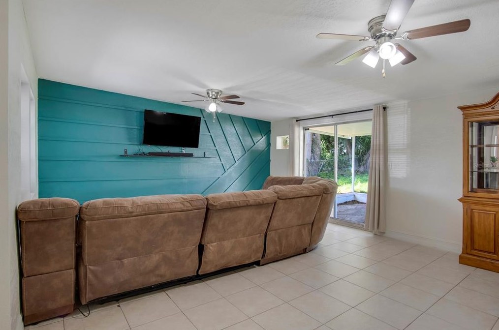 825 Pearl Dr, Mount Dora FL  32757-4611 exterior