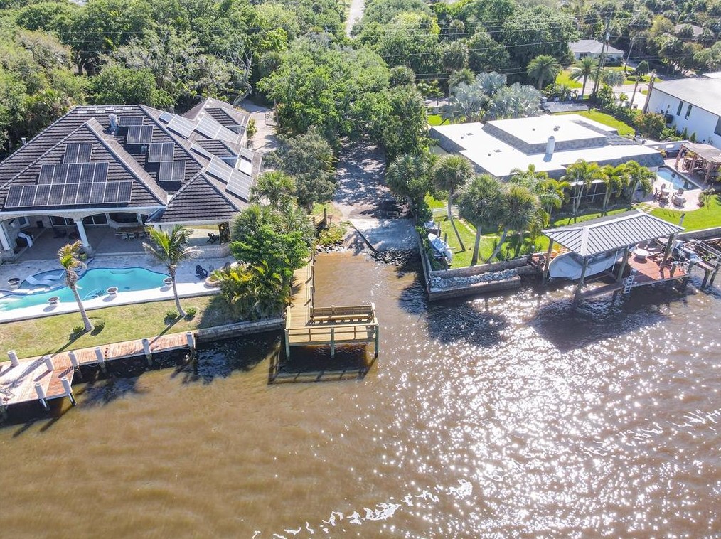 18 Ocean Crst Dr, Ormond Beach FL  32176-3116 exterior