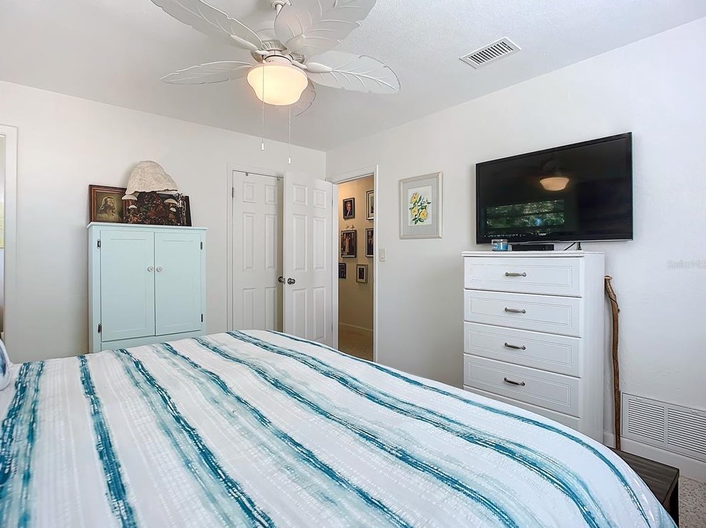 18 Ocean Crst Dr, Ormond Beach FL  32176-3116 exterior