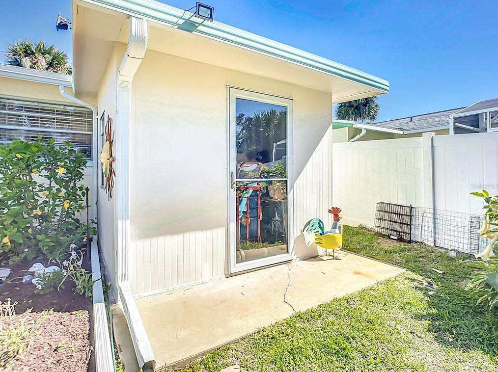 18 Ocean Crst Dr, Ormond Beach FL  32176-3116 exterior