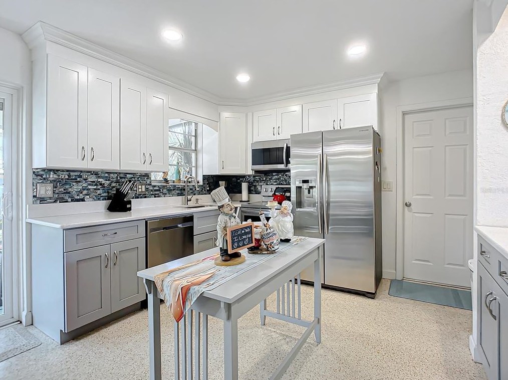 18 Ocean Crst Dr, Ormond Beach FL  32176-3116 exterior