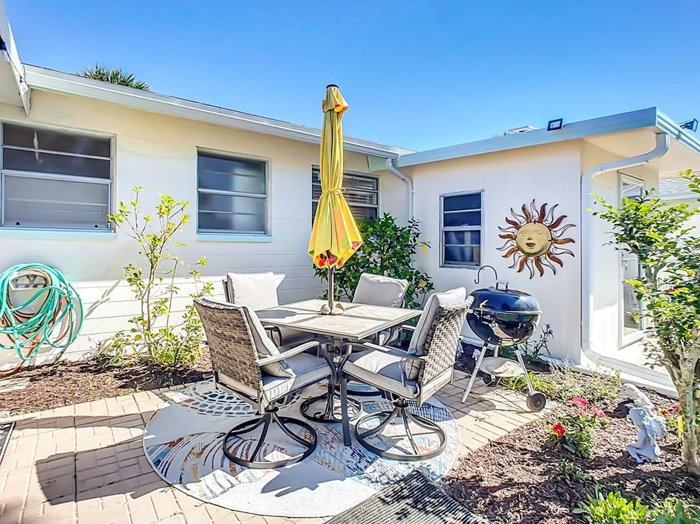 18 Ocean Crst Dr, Ormond Beach FL  32176-3116 exterior