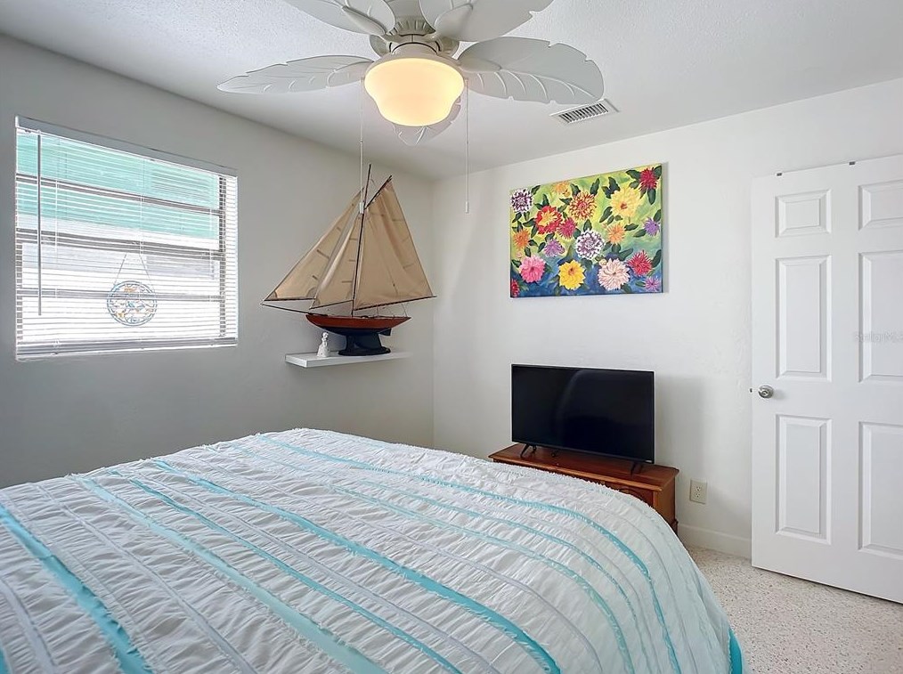 18 Ocean Crst Dr, Ormond Beach FL  32176-3116 exterior