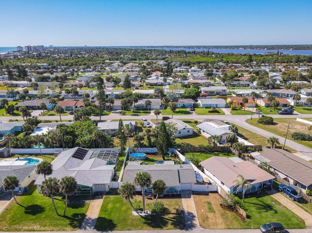 18 Ocean Crest Dr, Ormond Beach FL  32176-3116 exterior