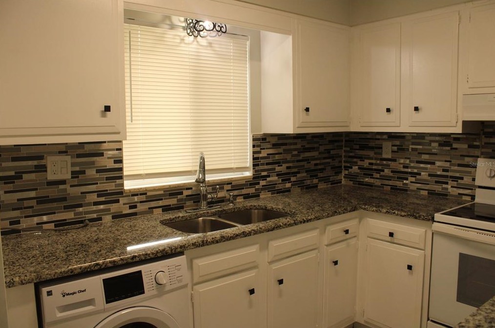 525 Conway Rd #221, Orlando, FL 32807