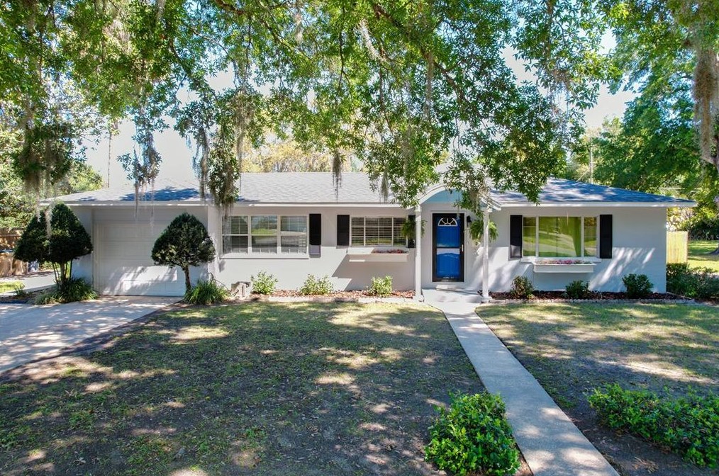 2269 Washington Rd, Mount Dora, FL 32757-3518