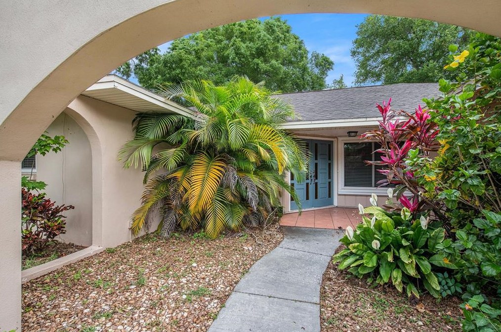 3945 Lake Joyce Dr, Land O Lakes, FL 34639