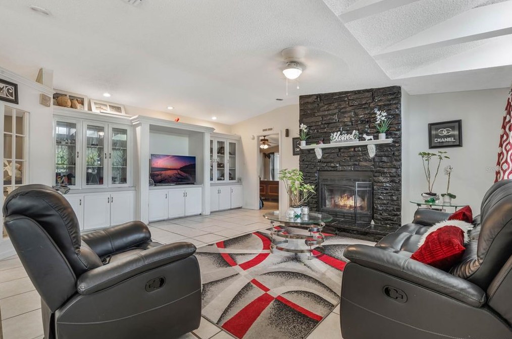 22014 Birr Ct, Mount Dora, FL 32757