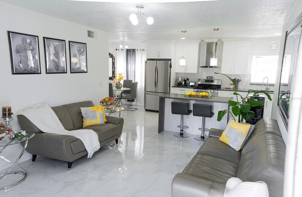 912 Teatro Ct, Orlando, FL 32807-1346