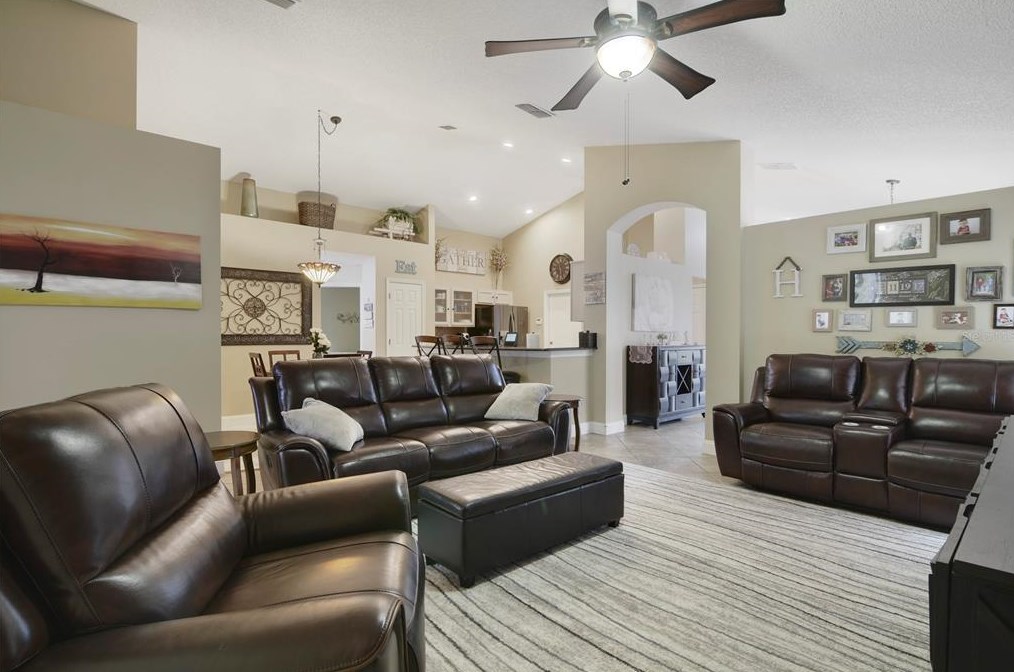 13510 Emeraldview Dr, Orlando FL 32828-8409 exterior