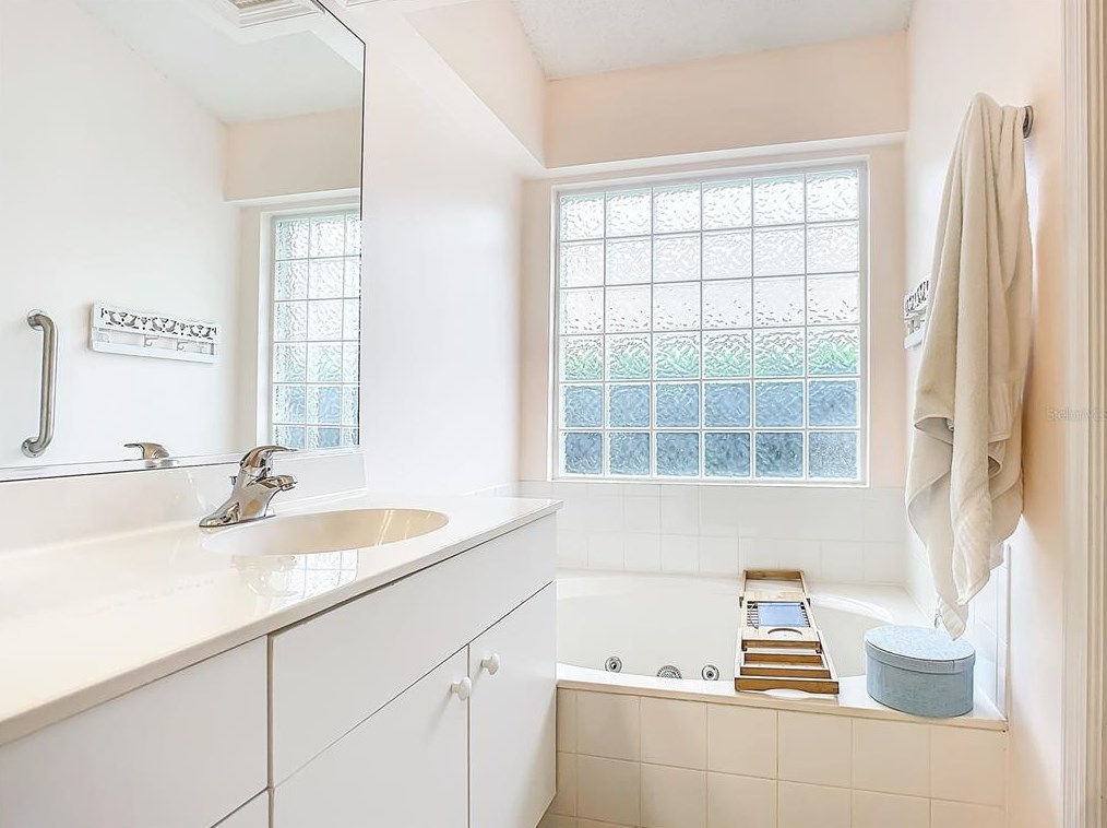 38 Old Macon Dr, Ormond Beach FL  32174-7399 exterior