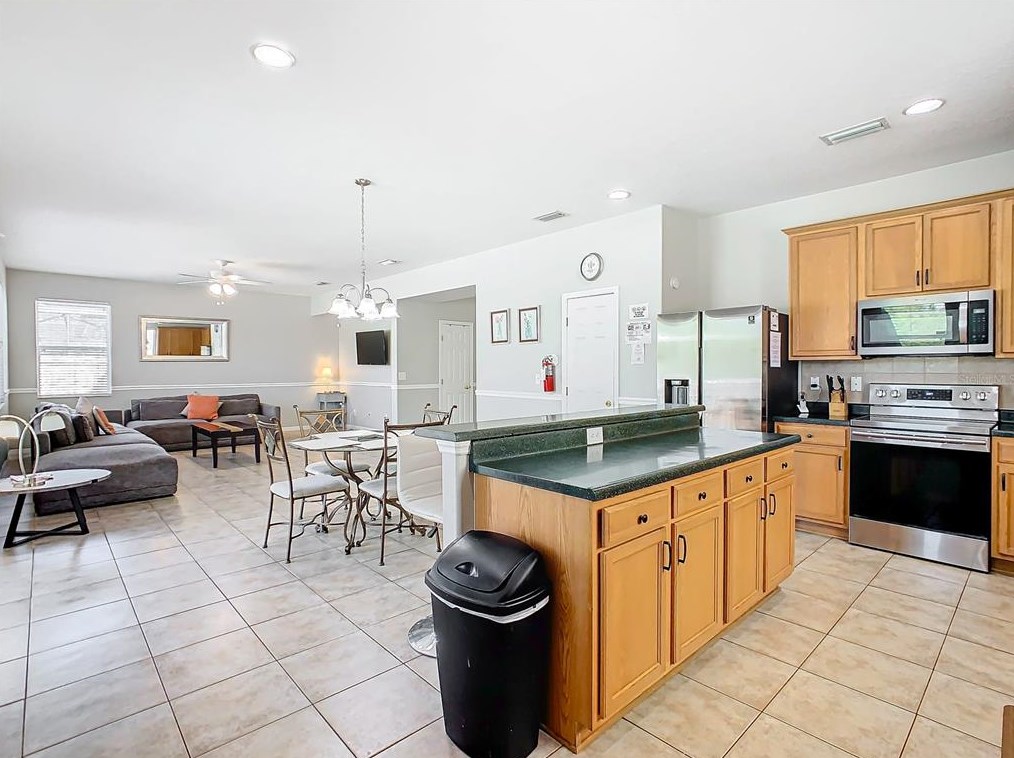 615 Kettering Rd, Davenport FL  33897-7740 exterior