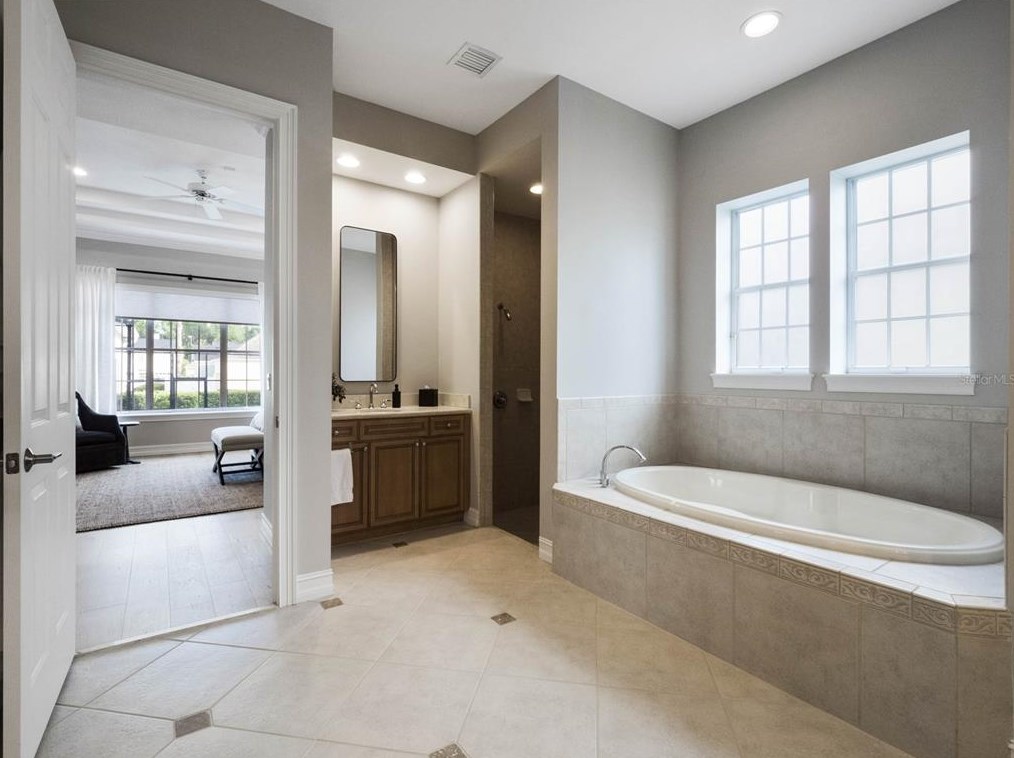 1070 Nash Dr, Kissimmee FL  34747-4319 exterior