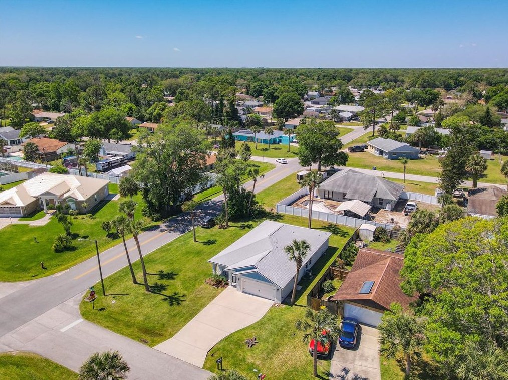 2532 Sabal Palm Dr, Edgewater FL  32141-4916 exterior