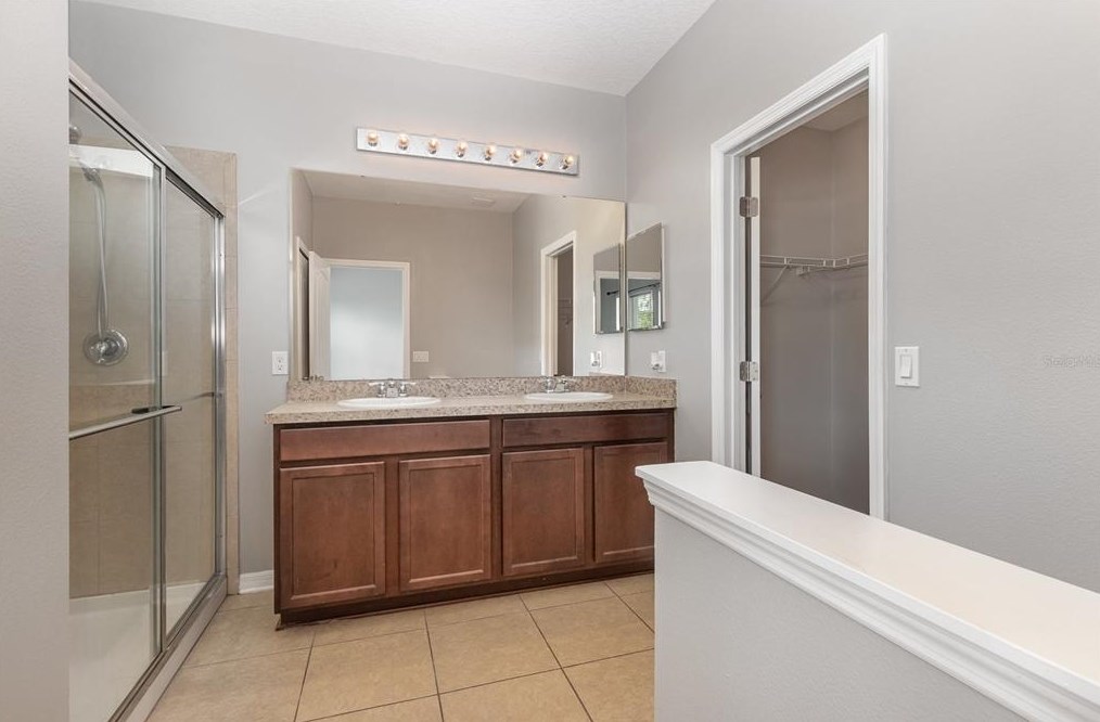 3291 Zander Dr, Grand Island FL  32735-9019 exterior
