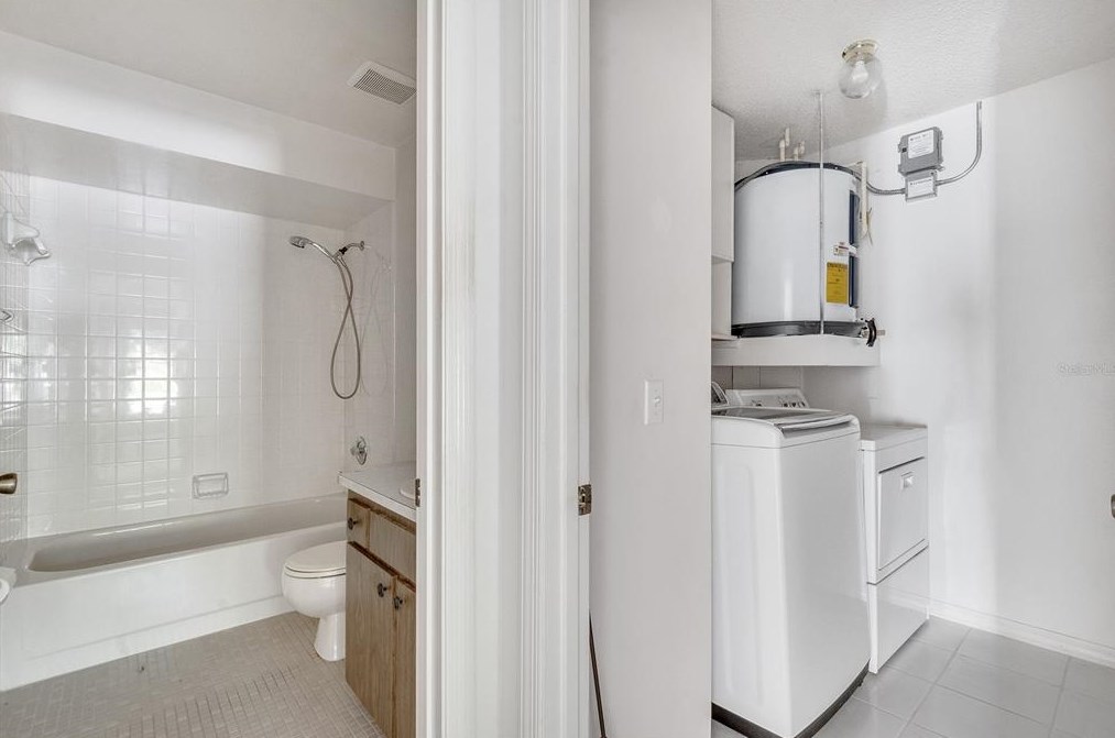 562 Hunter Cir, Kissimmee FL  34758-3335 exterior