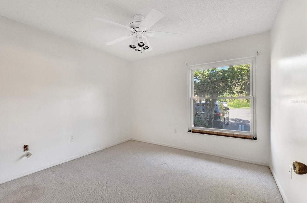 562 Hunter Cir, Kissimmee FL  34758-3335 exterior