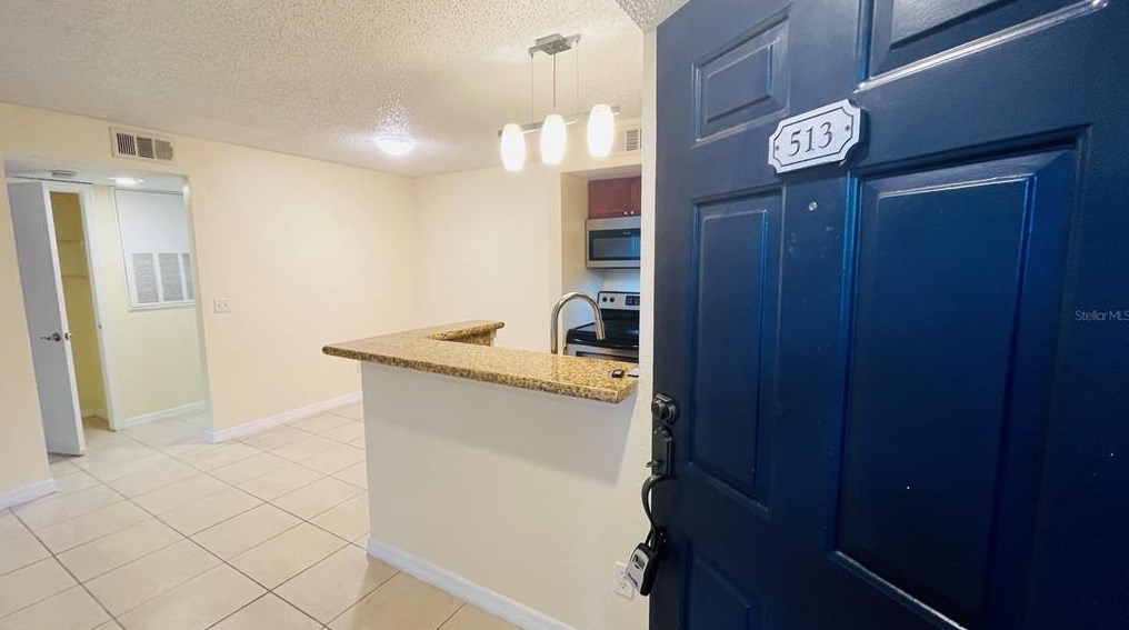 5120 Conroy Rd #513, Orlando, FL 32811