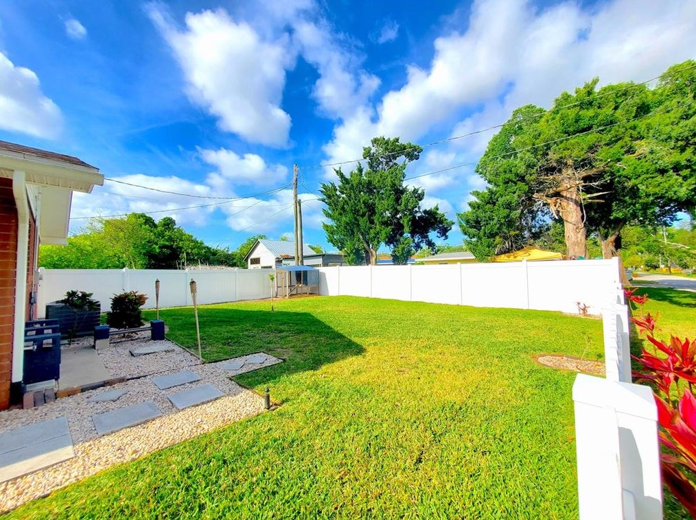 114 Bay St, New Smyrna FL 32168-8104 exterior