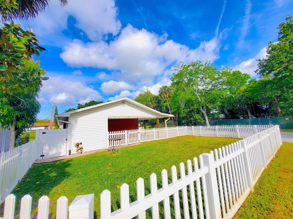 114 Bay St, New Smyrna FL 32168-8104 exterior