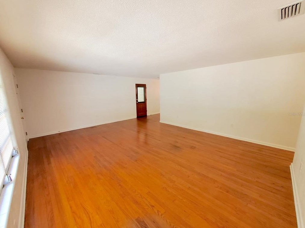 114 Bay St, New Smyrna FL 32168-8104 exterior