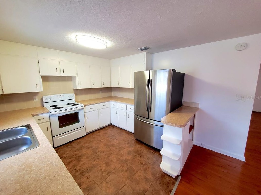 114 Bay St, New Smyrna FL 32168-8104 exterior