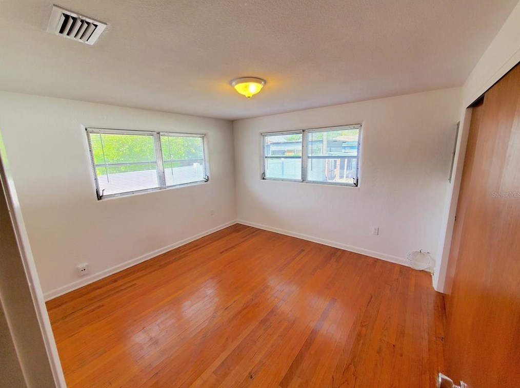 114 Bay St, New Smyrna FL 32168-8104 exterior