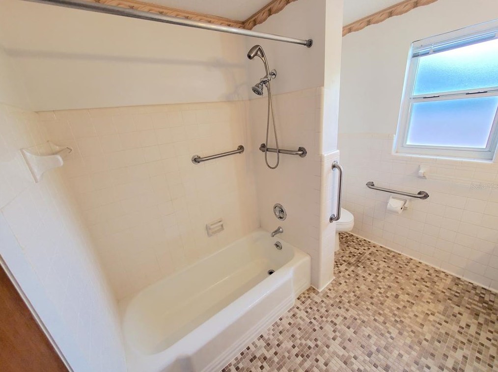 114 Bay St, New Smyrna FL 32168-8104 exterior