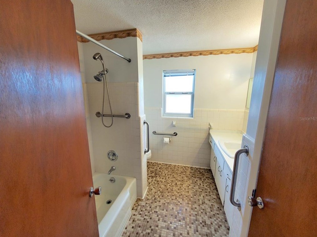 114 Bay St, New Smyrna FL 32168-8104 exterior