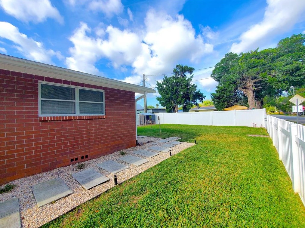 114 Bay St, New Smyrna FL 32168-8104 exterior